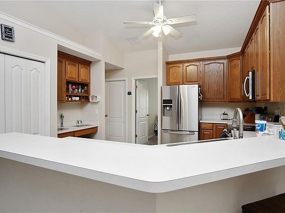 4th image of 965 Club Hills Dr