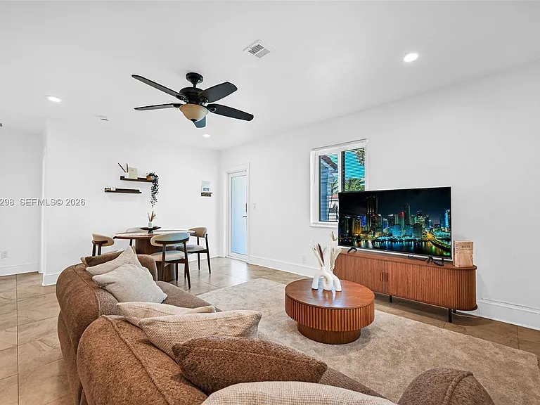 1328 N Andrews Ave — Photo 4