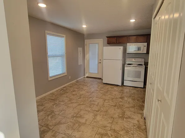 911 N Riverside Dr, Winamac, IN