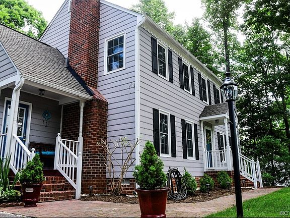 3rd image of 410 Derbycreek Ln