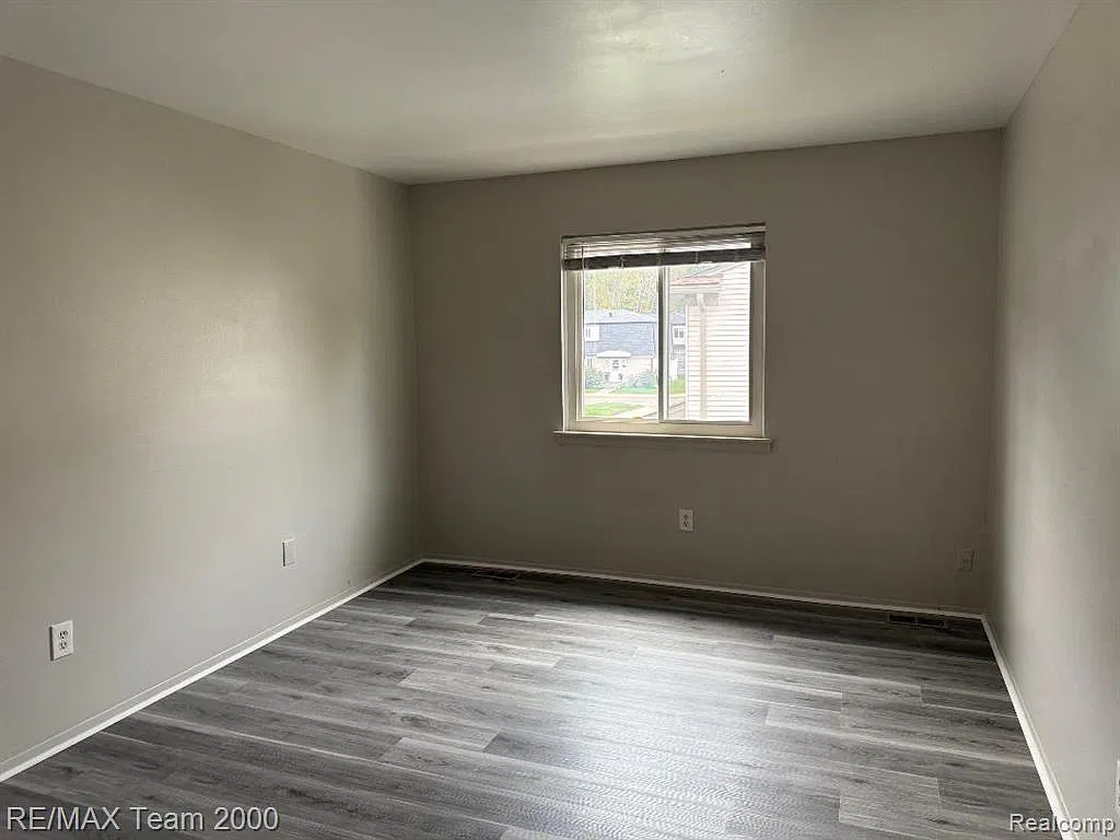 2 bed, 1.5 bath, 1032 sqft, $1,200 — Photo 4