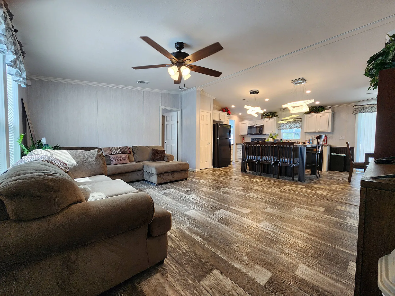 4 bed, 1407 sqft, $800 — Photo 3