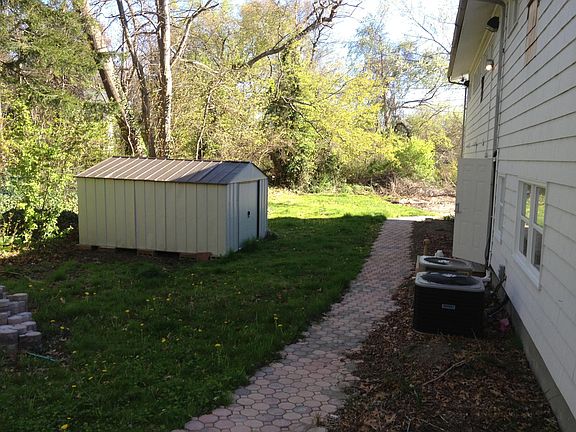 2nd image of 1466 Warwick Ave