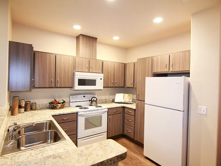 Lassen Villa Apartments — Photo 61