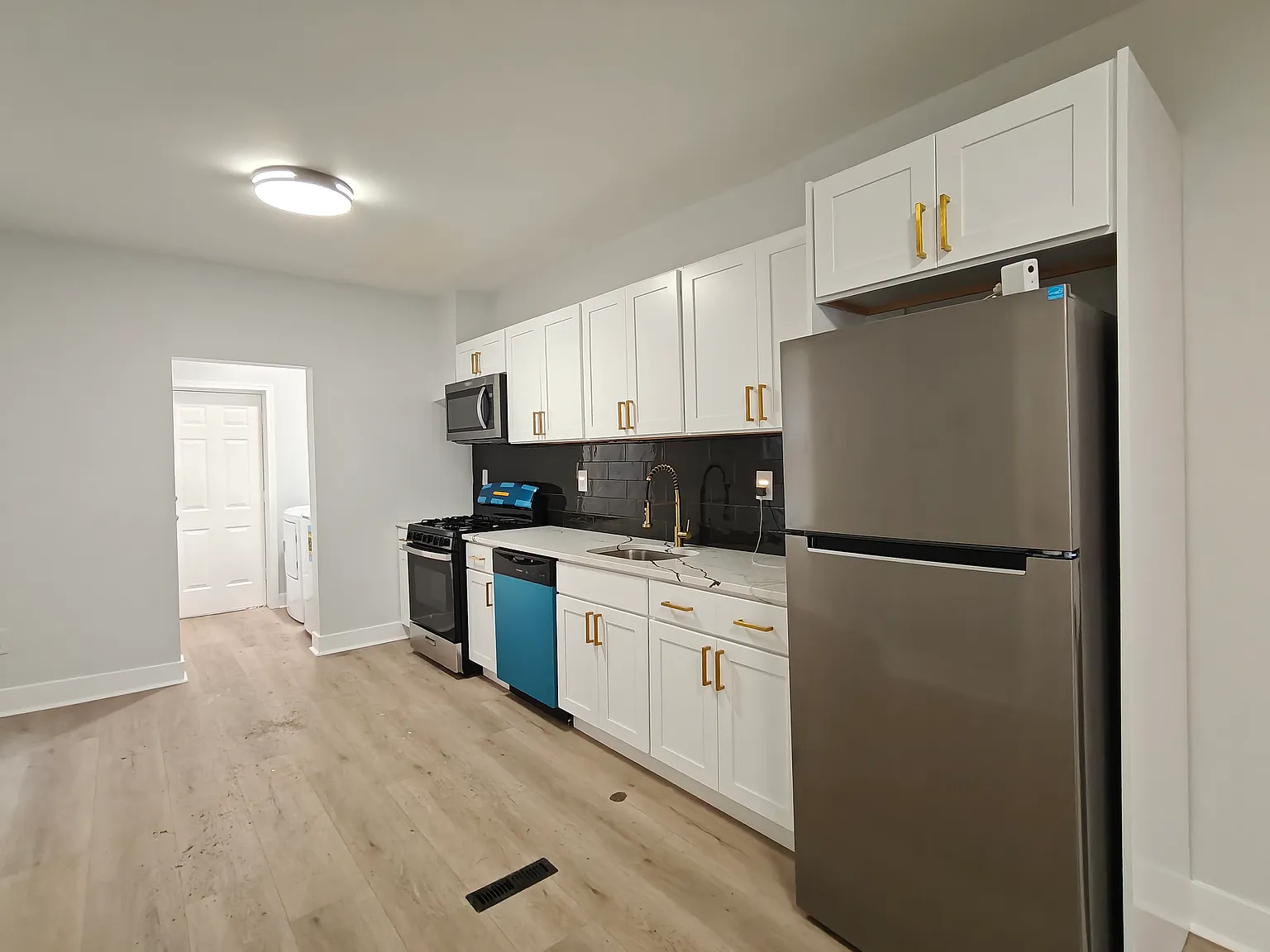 Stunning Home Available Now! — Photo 4