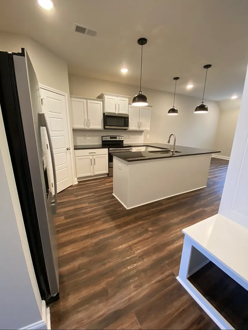 1028 Glenkirk Drive - A — Photo 2