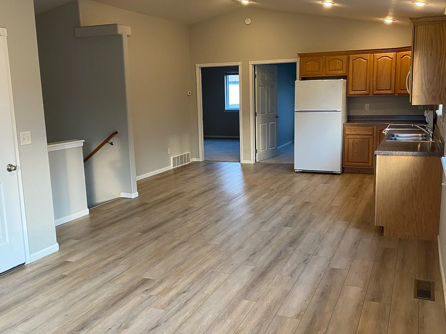 5 bed, 2000 sqft, $2,300 — Photo 2