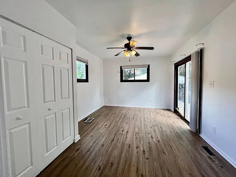 1114 Underwood Ave — Photo 8