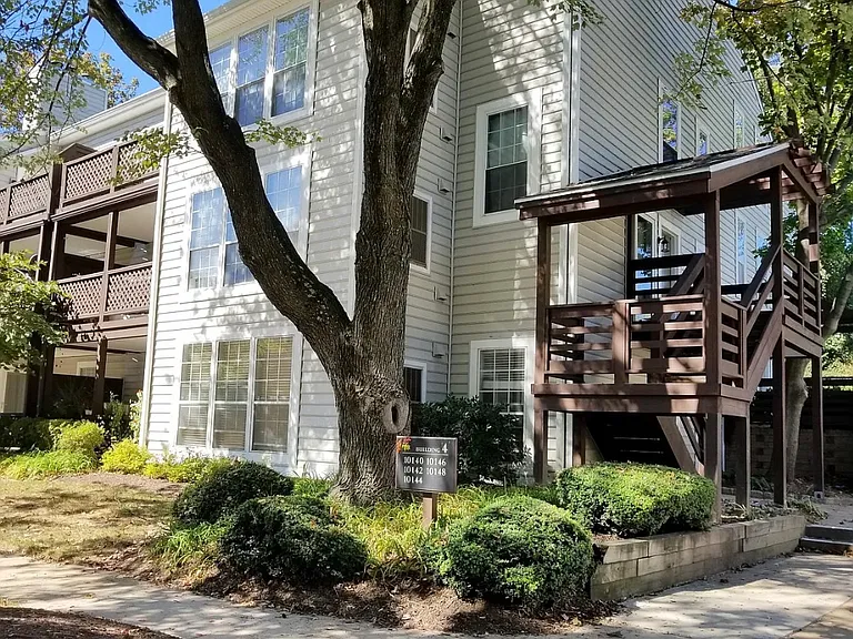10142 Oakton Terrace Rd — Photo 1