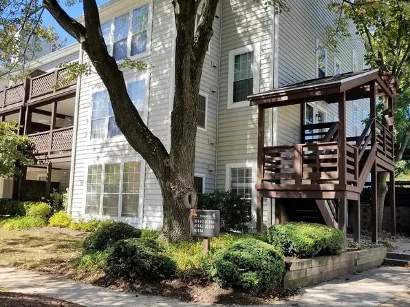 10142 Oakton Terrace Rd, Oakton, VA 22124
