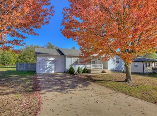 1785 Chickadee Dr, Webb City, MO 64870