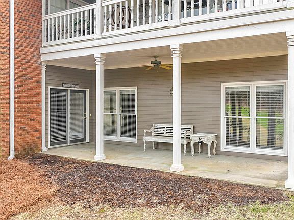 4th image of 1043B Clubhouse Ln