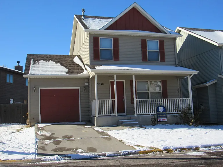 3850 Sweetbrier St — Photo 2