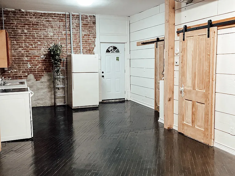 208 W Main St #G — Photo 7