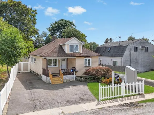 12 South Road, Central Islip, NY 11722