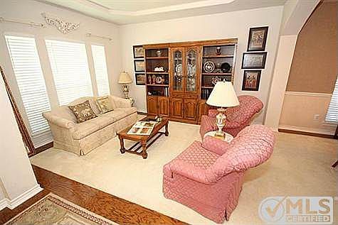 2nd image of 1825 Mountain Laurel Ln