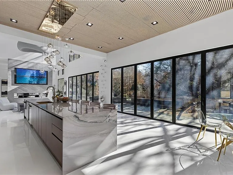 3600 Lower Roswell Rd — Photo 34