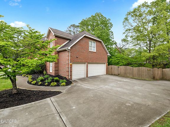 2nd image of 2706 Moon Shores Dr