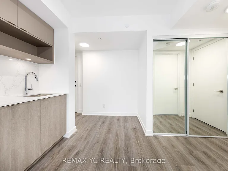 100 Queen St E #3301 — Photo 6
