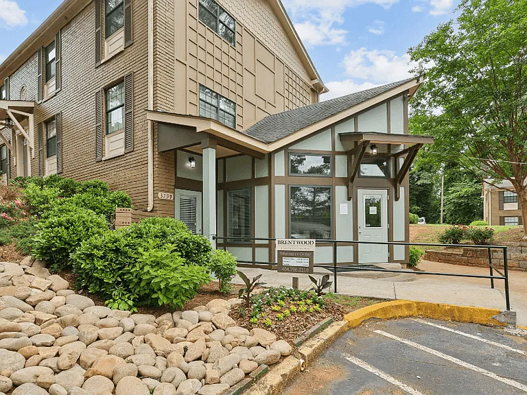 Brentwood Apartments — Photo 47