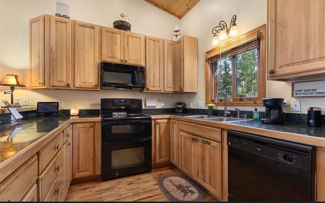 3 bed, 1899 sqft, $6,500 — Photo 4