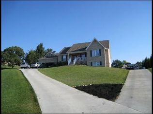 1004 Clover Dove Cir, Friendsville, TN 37737