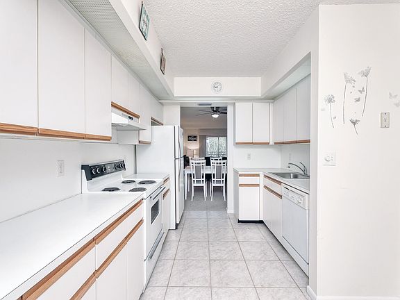 4th image of 1502 Cayman Way #H2