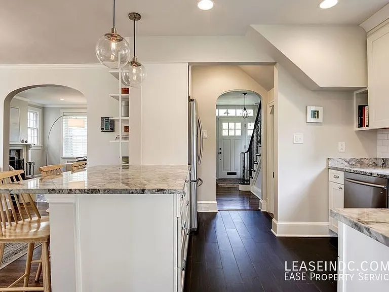 5433 31st St NW — Photo 9
