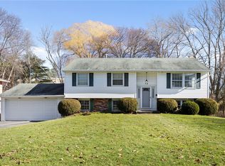 72 Heritage Dr, Rochester, NY 14615