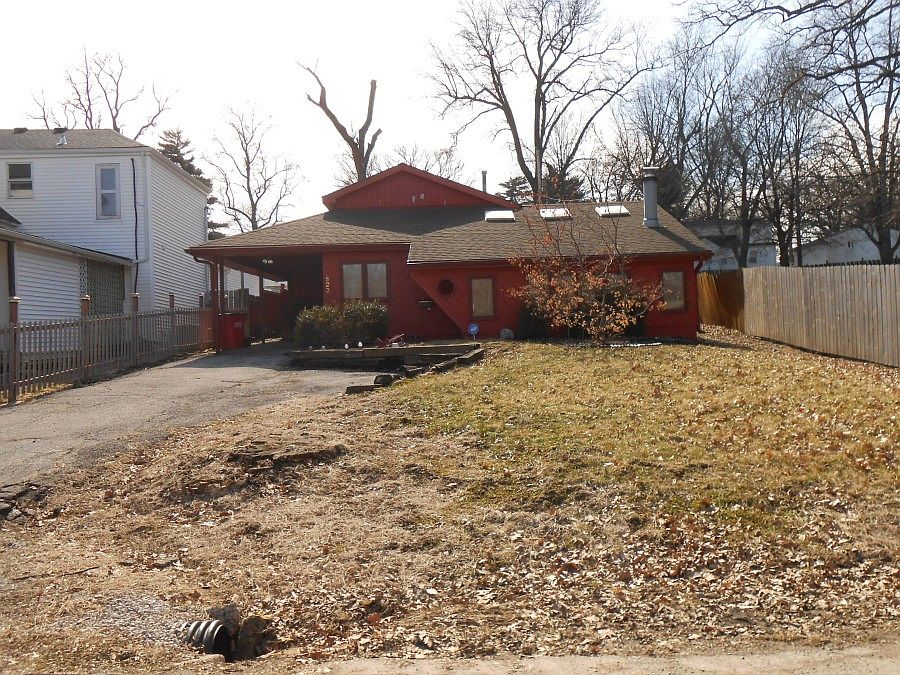 1st image of 823 E Hereford Ave