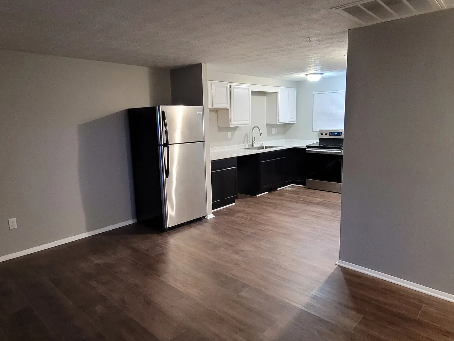2 bed, 728 sqft, $1,000 — Photo 3