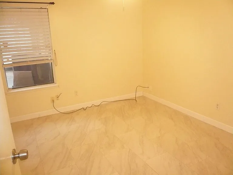 2826 Green Fields Dr — Photo 11