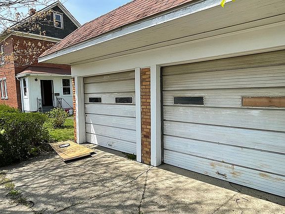 5th image of 1021 Hess Ave