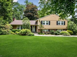 4 N Hillside Ave, Livingston, NJ 07039