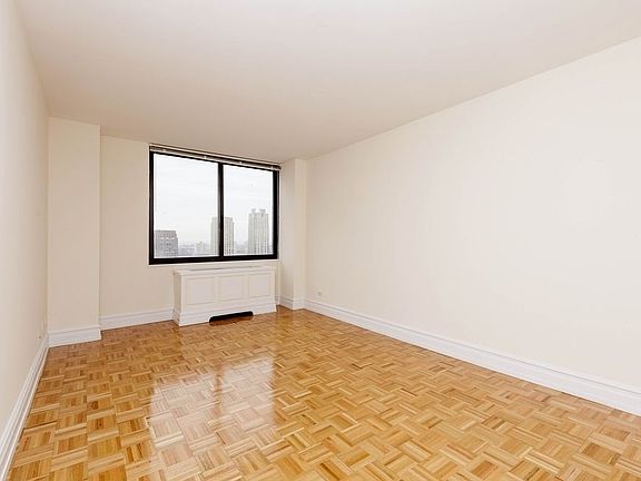 3rd image of 145 W 67th St APT 39K
