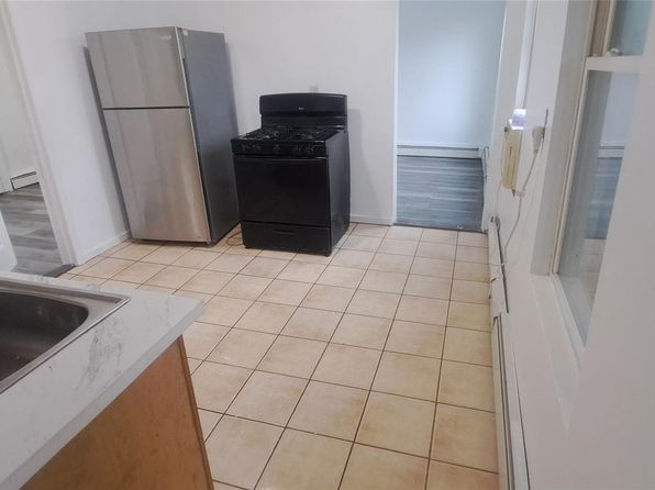 52 1/2 N Bridge St FLOOR 3