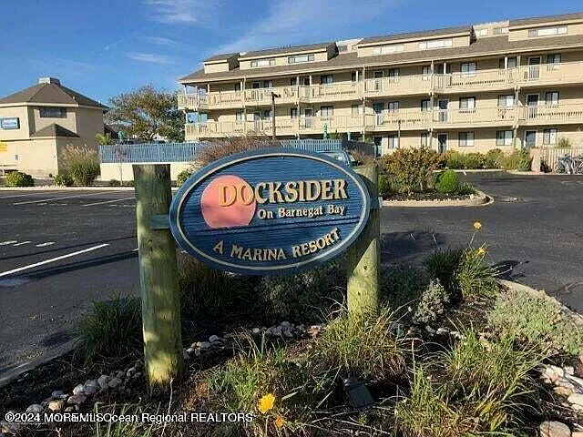 2 bed, 530 sqft, $1,800 — Photo 2