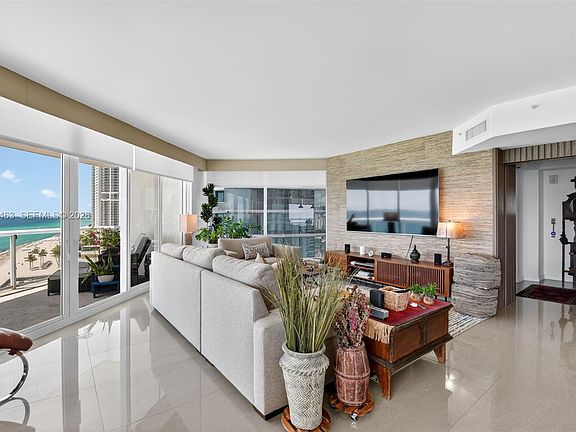 5th image of 18671 Collins Ave APT 1401