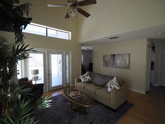 2nd image of 368 Lakebreeze Cir