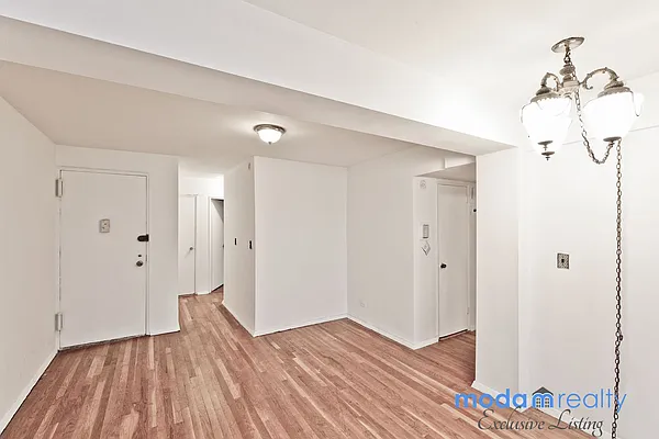 Sold by Moda Realty | media 29