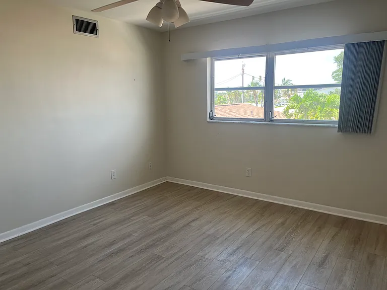 2303 Bay Blvd #2 — Photo 22