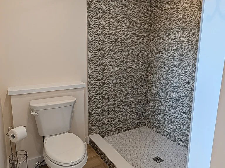 310 Eastern Ave NE — Photo 5