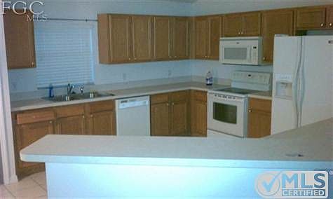 3rd image of 4412 Golfview Blvd
