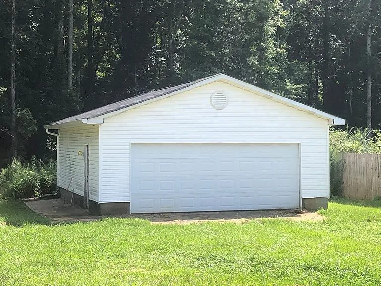 100 Peek Dr — Photo 2