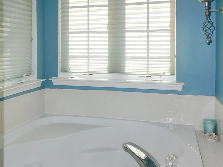102 Powhatan Ct — Photo 32