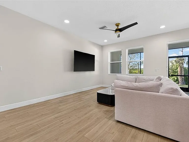 8128 Muddy Pines Pl — Photo 7