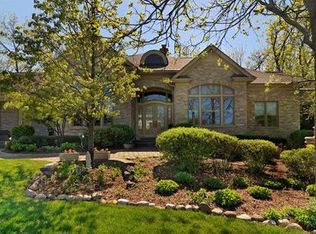 49 Brittany Dr, Oakwood Hills, IL 60013