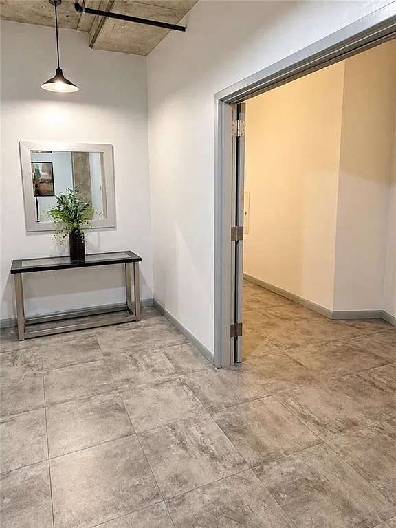 1 bed, 1.0 bath, 1032 sqft, $1,900 — Photo 3
