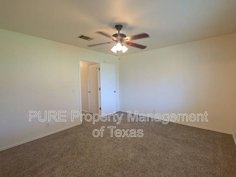 609 Losoya Ct — Photo 17