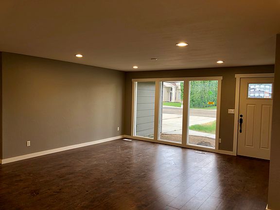 3rd image of 802 Astor Ave